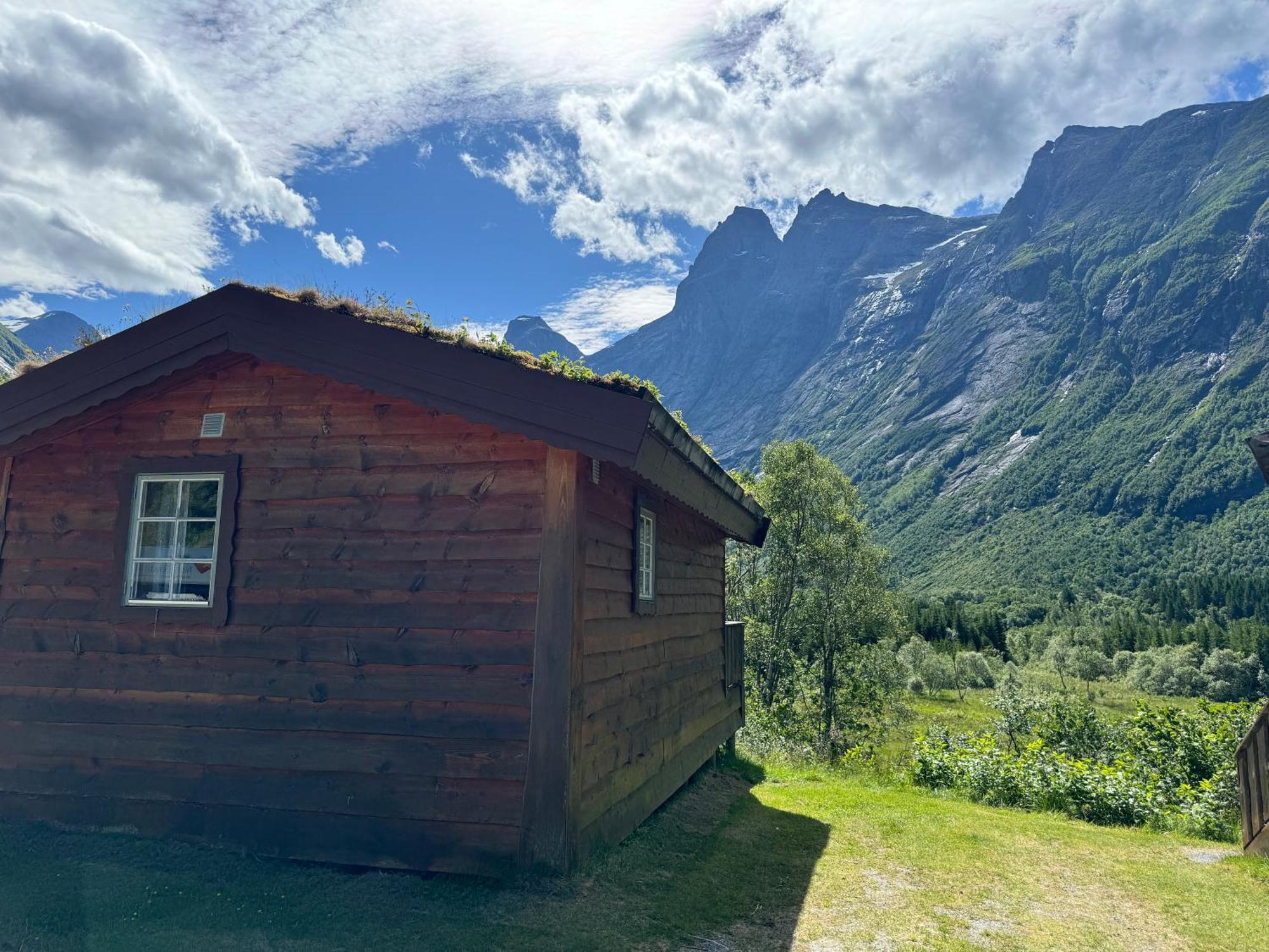 Trollstigen Camping And Gjestegard Ондалснес Номер фото